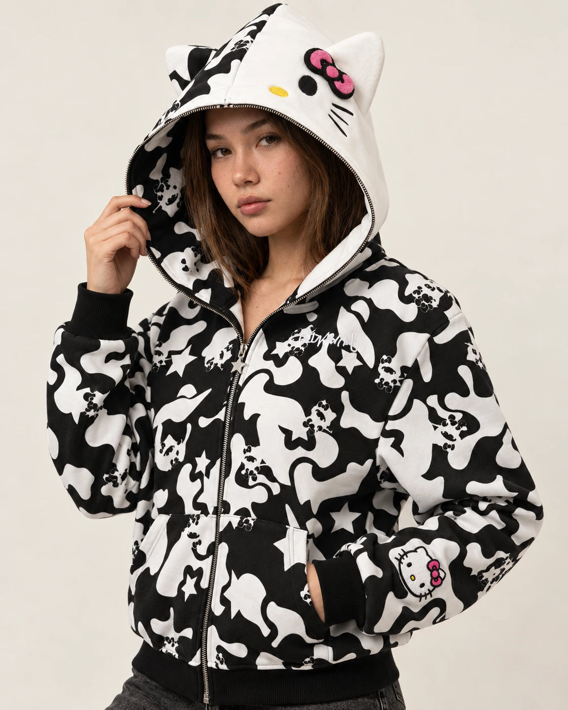 Y2K CINNAWRLD SWEATER (BLACK)