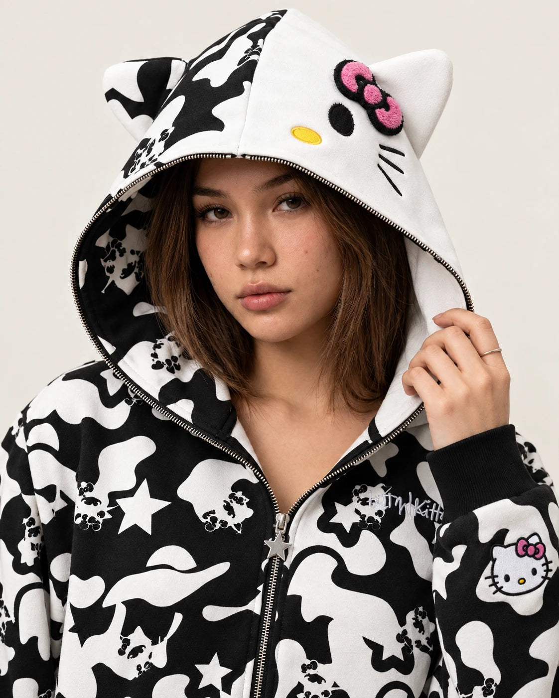 Y2K CINNAWRLD SWEATER (BLACK)
