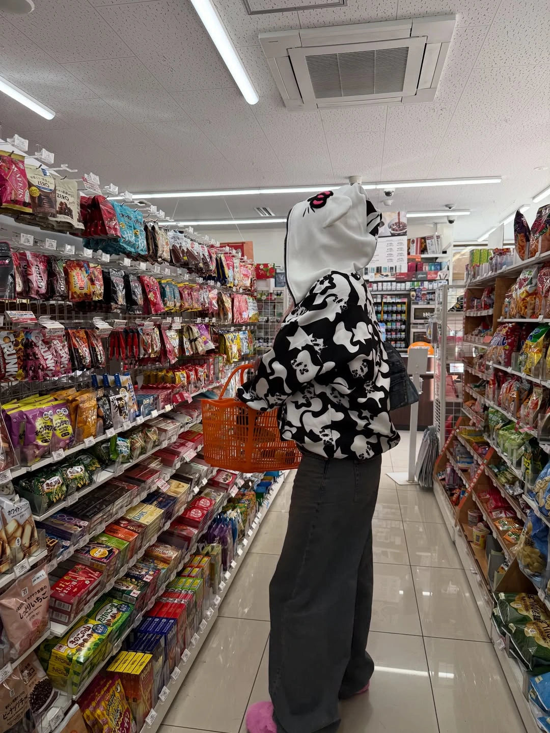 Y2K CINNAWRLD SWEATER (BLACK)